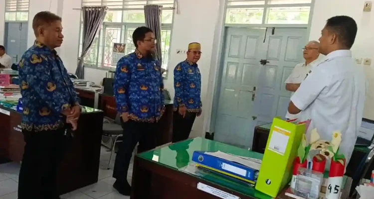 Didampingi Kabid SMA, Kadisdik Sulsel Pantau Beberapa SMA di Makassar Pasca Libur