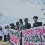 Aliansi Pemuda Demo Desak Ketua KPU Makassar Mundur