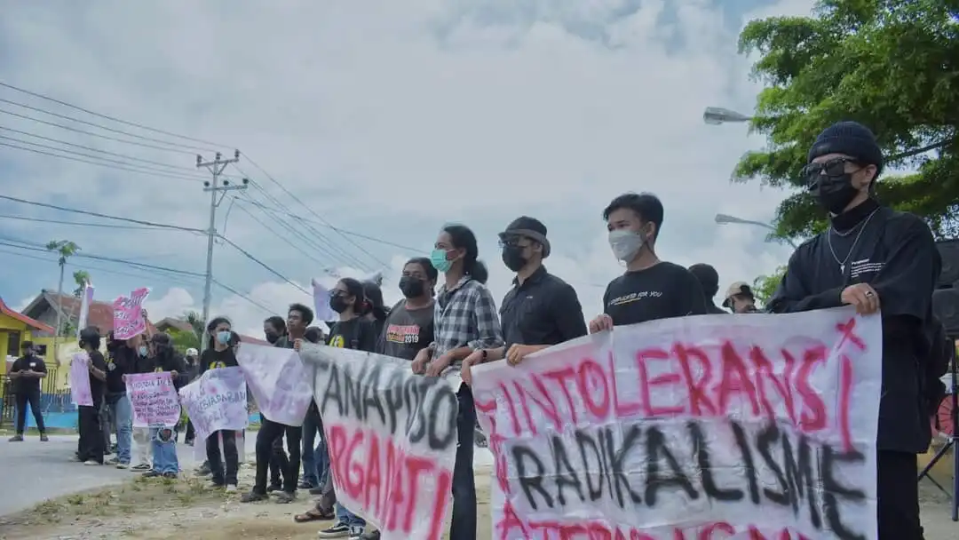 Aliansi Pemuda Demo Desak Ketua KPU Makassar Mundur