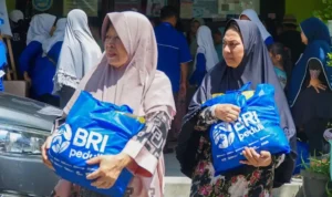 BRI Group Salurkan Ribuan Paket Sembako ke Masyarakat, Wujud Kepedulian yang Konsisten_11zon BRI Group Salurkan Ribuan Paket Sembako ke Masyarakat, Wujud Kepedulian yang Konsisten
