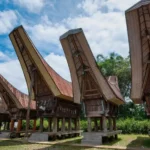 Rumah Adat Makassar, Jejak Kebesaran Budaya yang Berdiri di Atas Tiang Kayu