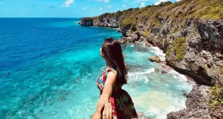 Pantai Apparalang, Tebing Karang Bulukumba dengan Laut Biru Jernih