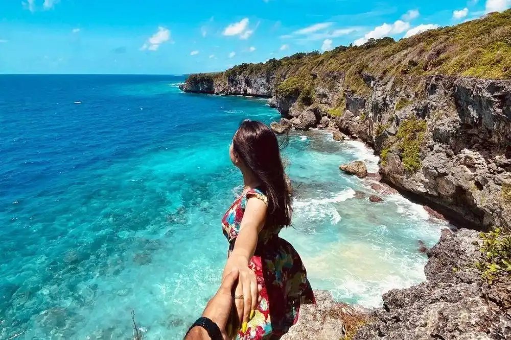 Pantai Apparalang, Tebing Karang Bulukumba dengan Laut Biru Jernih