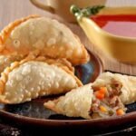 Jalangkote Makassar, Gurih Kulit Renyah dengan Saus Pedas Asam yang Khas
