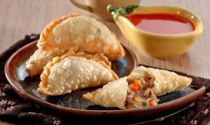 Jalangkote Makassar, Gurih Kulit Renyah dengan Saus Pedas Asam yang Khas Jalangkote Makassar, Gurih Kulit Renyah dengan Saus Pedas Asam yang Khas